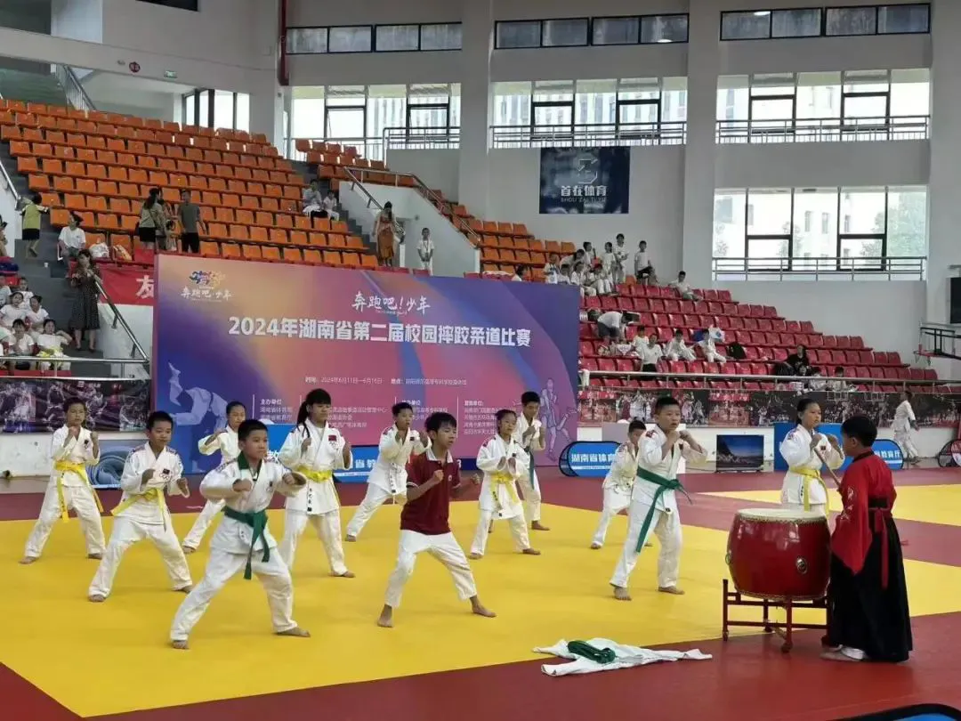 业余篮球运动员如何结合瑜伽提升技能_0